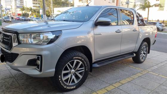 TOYOTA HILUX 2.8 SR 4X4 CD 16V DIESEL 4P AUTOMÁTICO